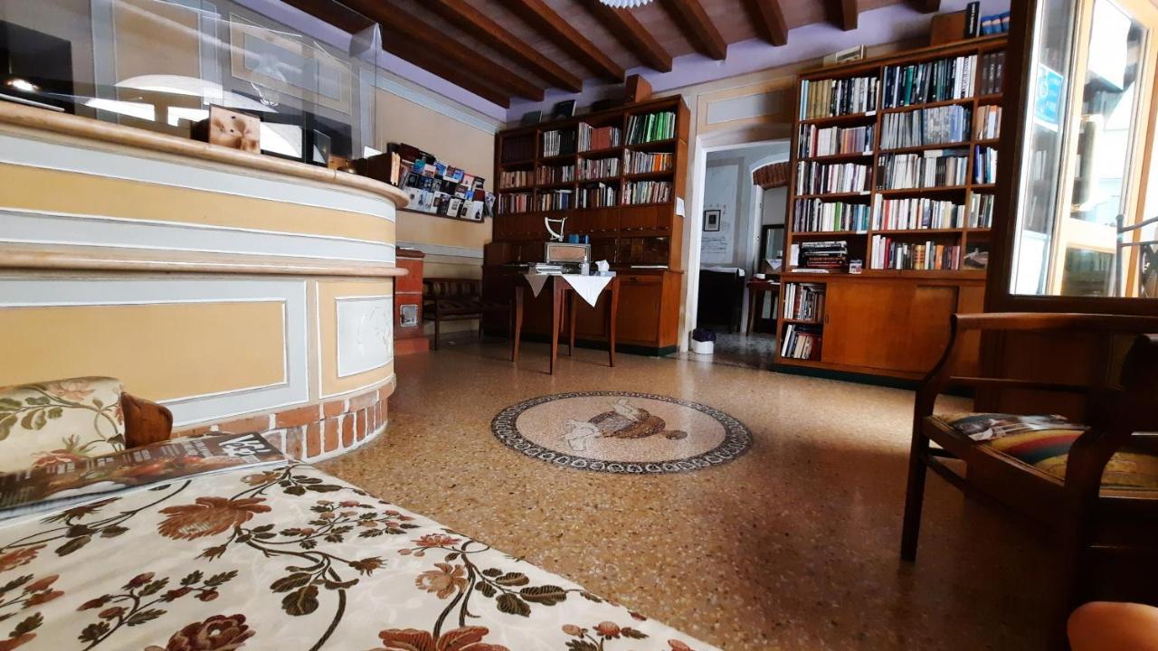 Albergo Giulia Gonzaga サッビオネータ エクステリア 写真