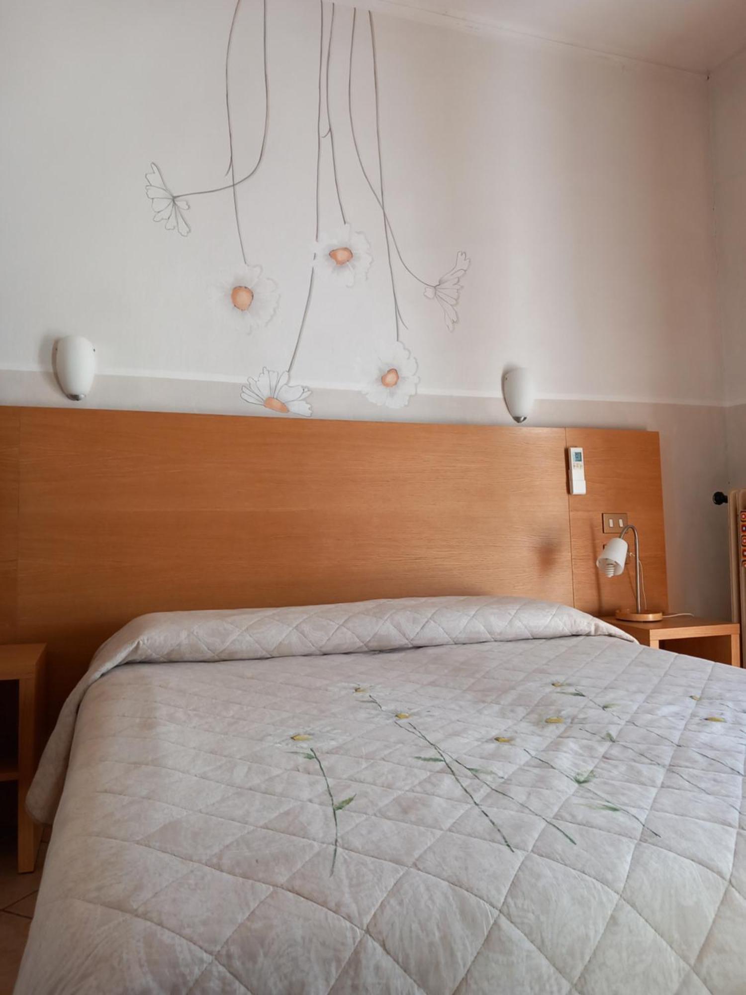 Albergo Giulia Gonzaga サッビオネータ エクステリア 写真