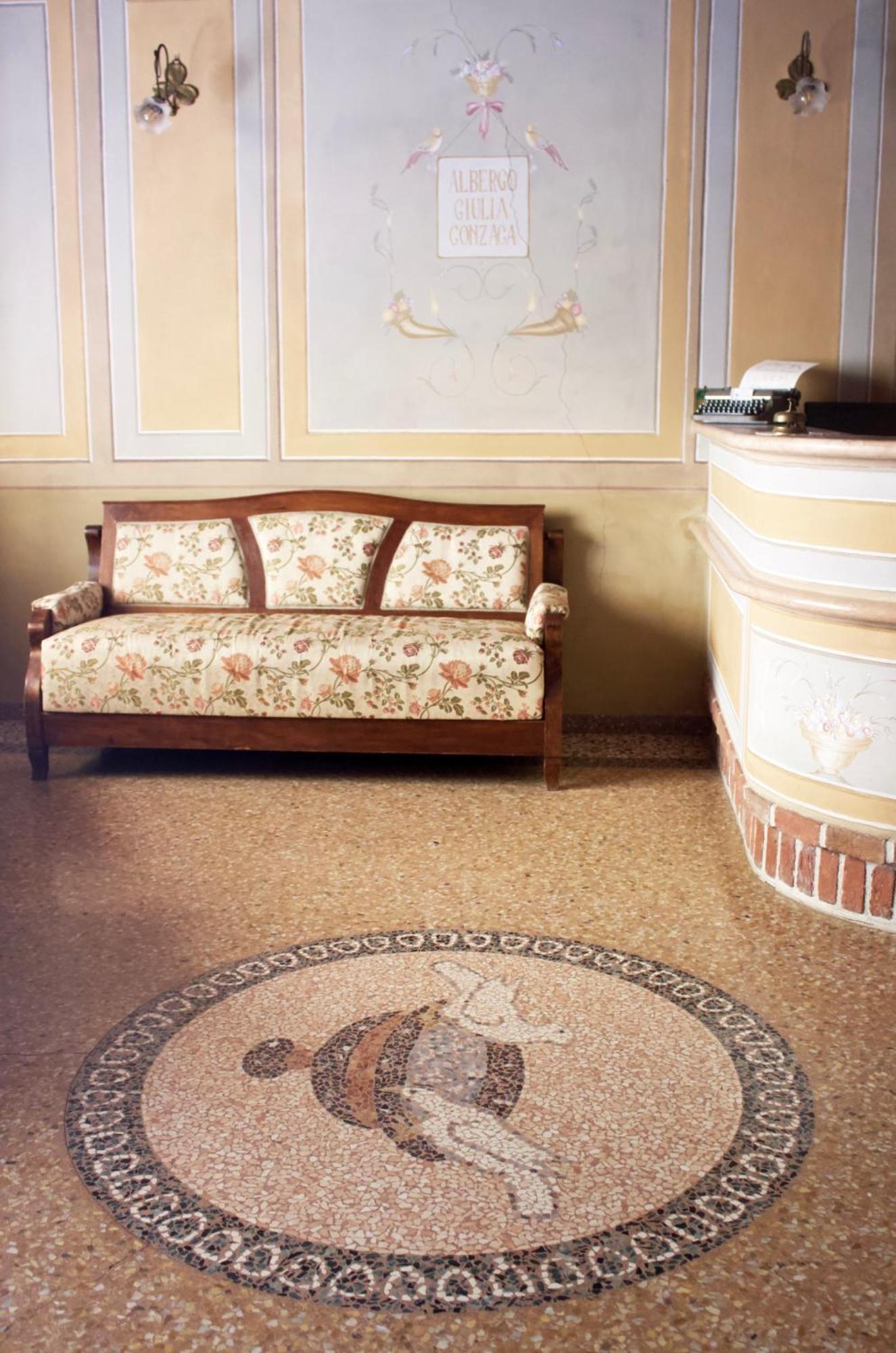 Albergo Giulia Gonzaga サッビオネータ エクステリア 写真