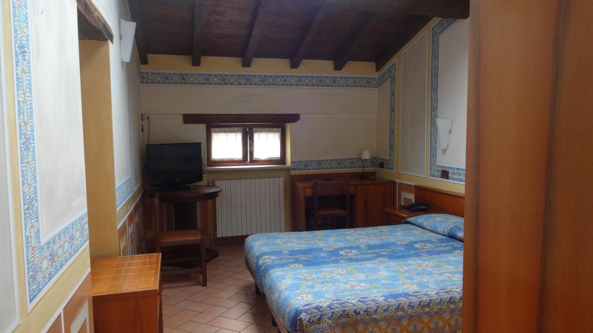 Albergo Giulia Gonzaga サッビオネータ エクステリア 写真