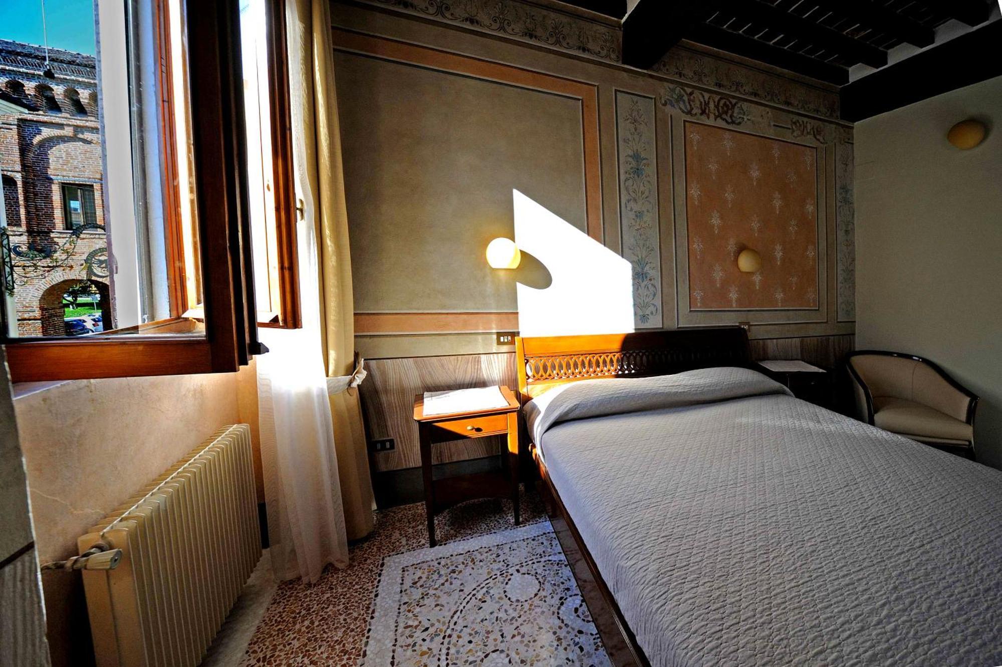 Albergo Giulia Gonzaga サッビオネータ エクステリア 写真