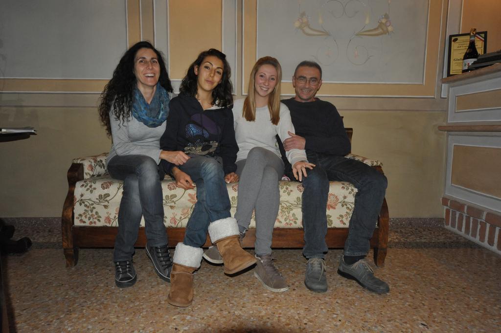 Albergo Giulia Gonzaga サッビオネータ エクステリア 写真